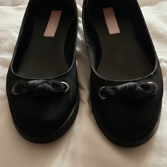 Rocket Dog Black Slip On Flats - Picture 2 of 8